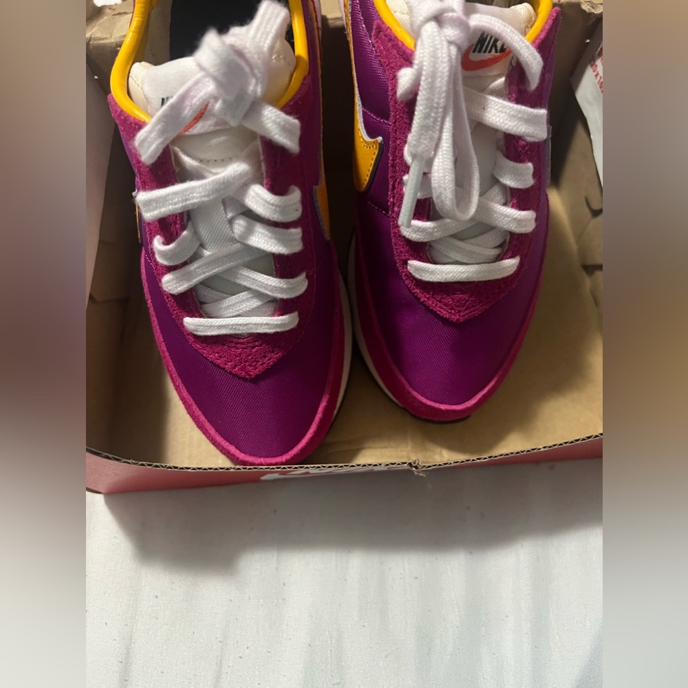 Little Girls Nike Waffle Trainer size 11C Never Been Worn
